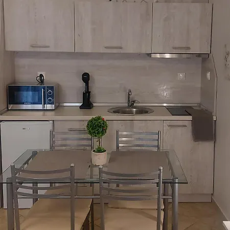 Studio Garden Apartment *